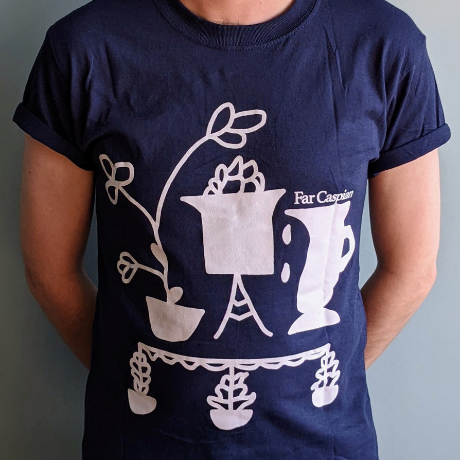 Far Caspian t-shirt bleu marine impression blanche taille M
