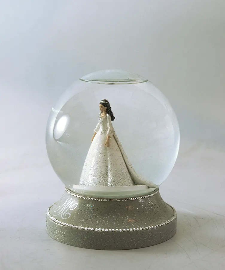 Attakus Prestige Princesse Lacroix boule à neige résine 15 cm